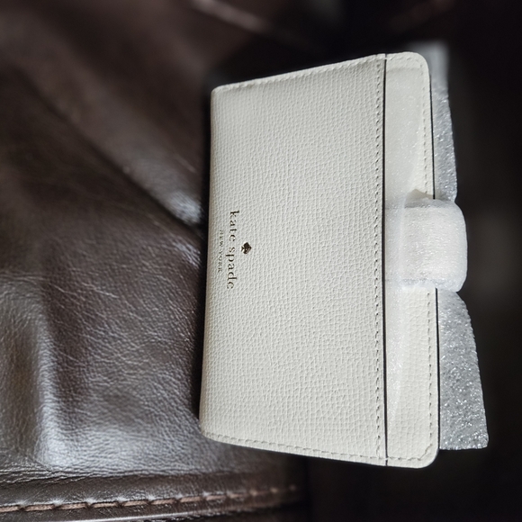 NWT Kate Spade Pheobe bifoldbwhite wallet - Picture 2 of 4